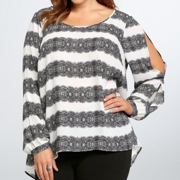 Torrid Lace Print Split Sleeve Blouse Keyhole Back Plus Size White Black 1XL 1X - Picture 1 of 8